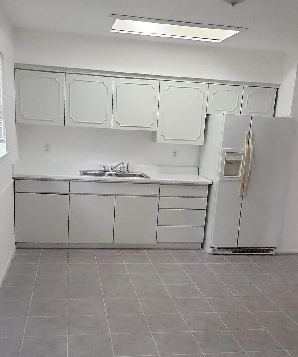 3 bed, 1.5 bath, 1010 sqft, $1,925 — Photo 3
