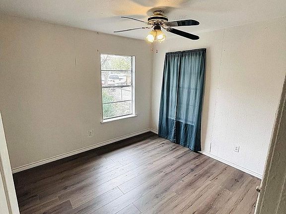 3rd image of 2109 Spicewood Dr