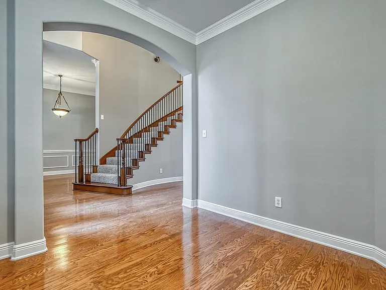 6533 Riveredge Dr — Photo 33
