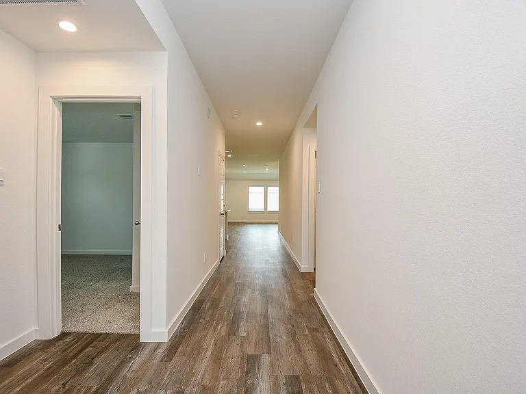 1115 Yaupon Dr — Photo 4