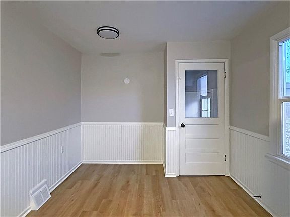 5th image of 504 W 29th St