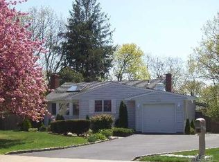 8 Norwalk Ln, Smithtown, NY 11787