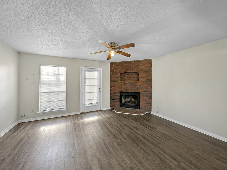 2456 N Brophy Cir — Photo 14