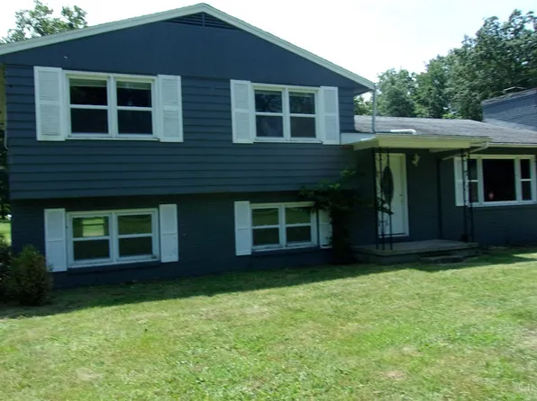 135 Shawnee Dr, Lake Waynoka, OH 45171