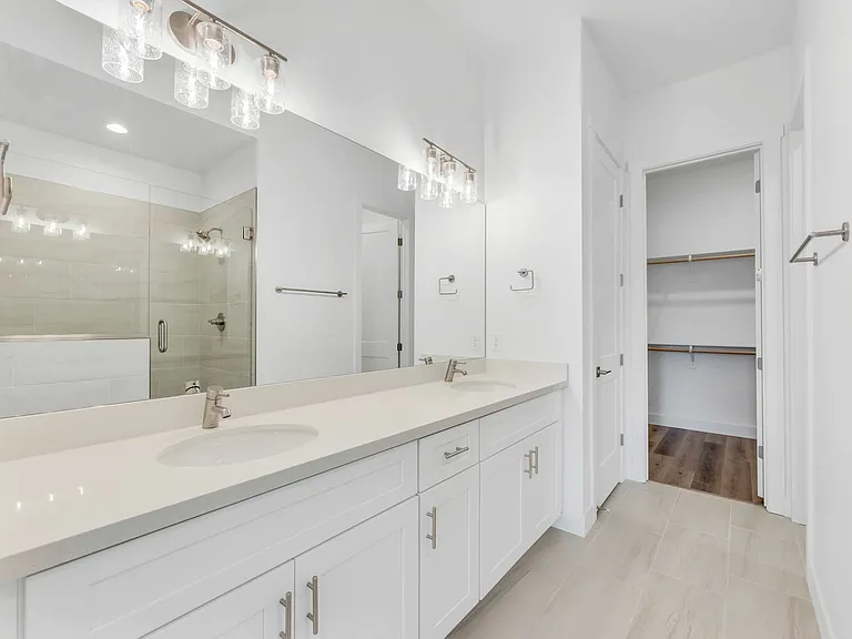 3219 E Copperleaf Ln — Photo 2