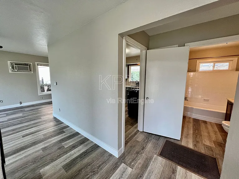 636 S Tuxedo Ave — Photo 5