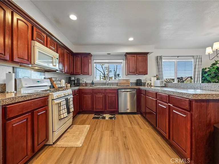 7433 Fairway Dr — Photo 16