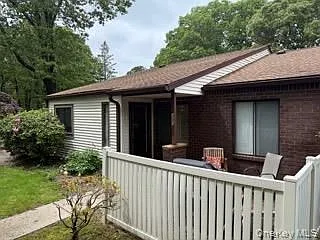 380 Clubhouse Ct Photo 1