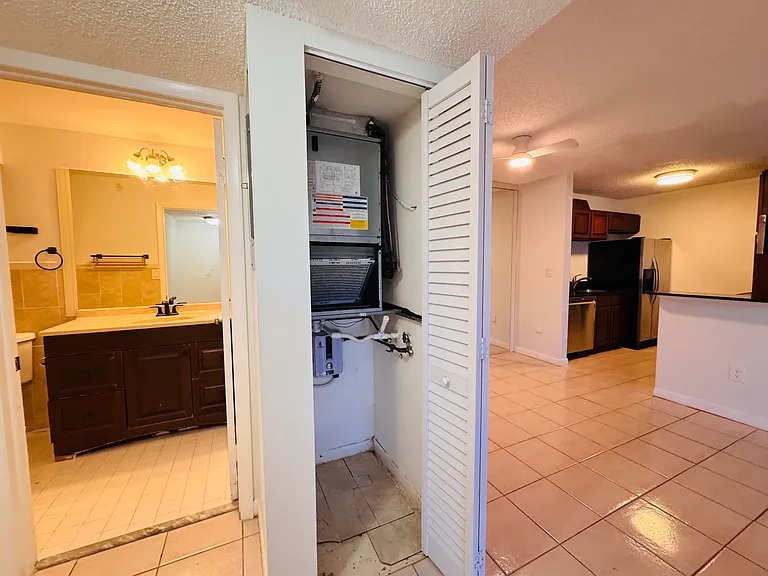 809 NE 199th St #105-7 — Photo 7