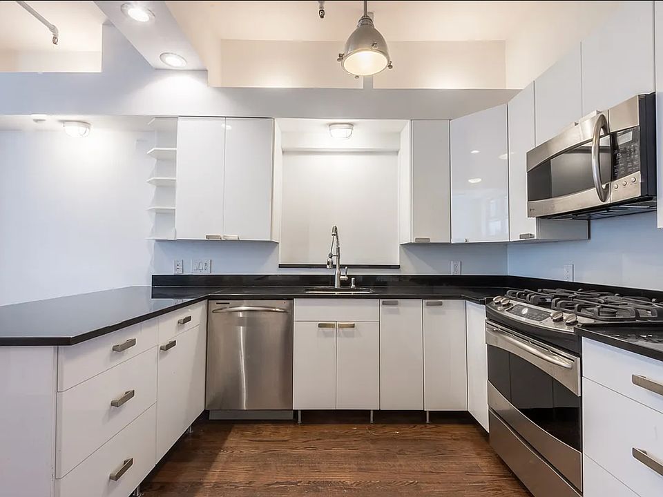 2nd image of 44 Trinity Pl APT 7