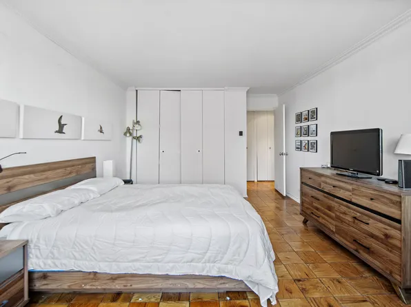 345 East 93rd Street image 10 of 13