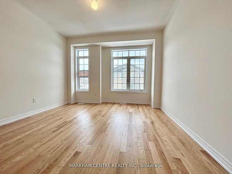 939 Crowsnest Holw — Photo 5