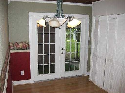 French doors to lanai