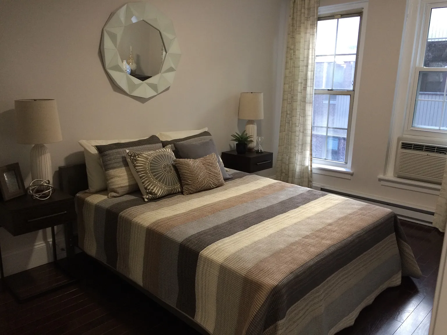 3 bed, 700 sqft, $5,200 — Photo 4