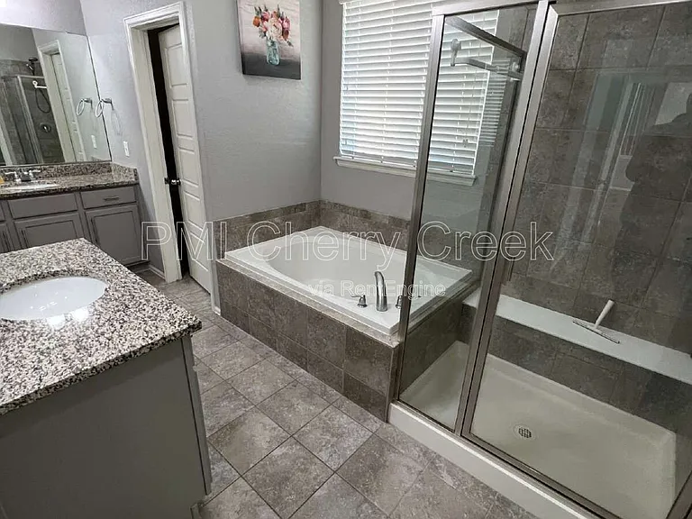 22472 E Union Cir — Photo 32