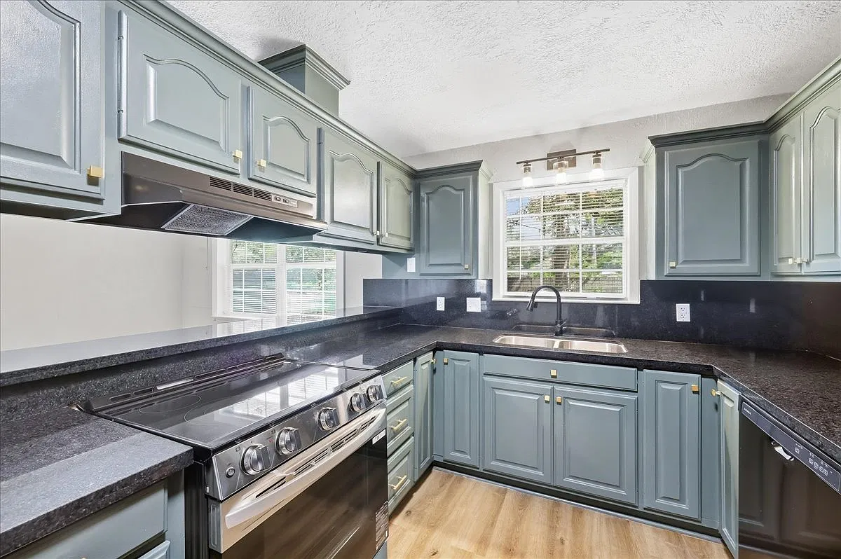 3 bed, 1292 sqft, $1,800 — Photo 2