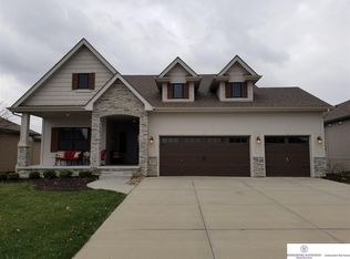 7951 Ponderosa Dr, Papillion, NE 68046