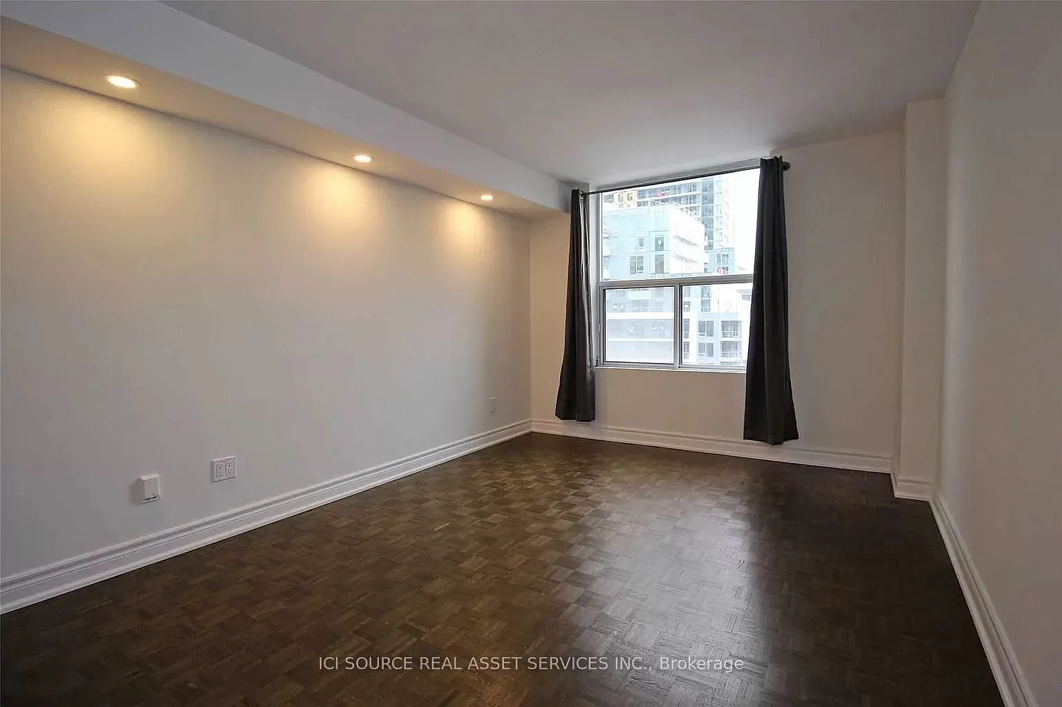 3 bed, $2,700 — Photo 2