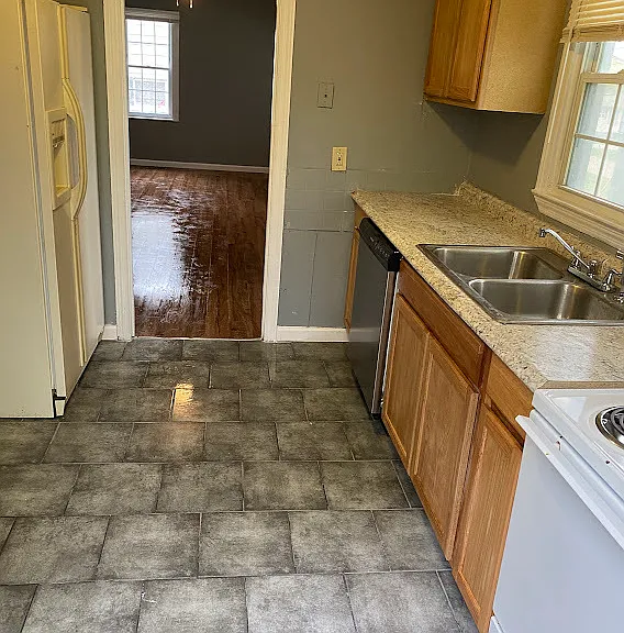 928 Vivian Ave — Photo 10