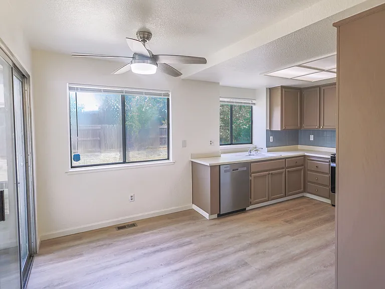 183 Creekside Cir — Photo 6