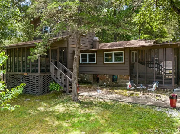 284 Arrowhead Dr, Locust Grove, OK 74352