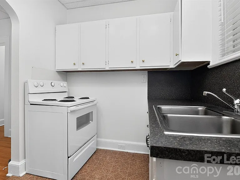 912 S York St — Photo 7