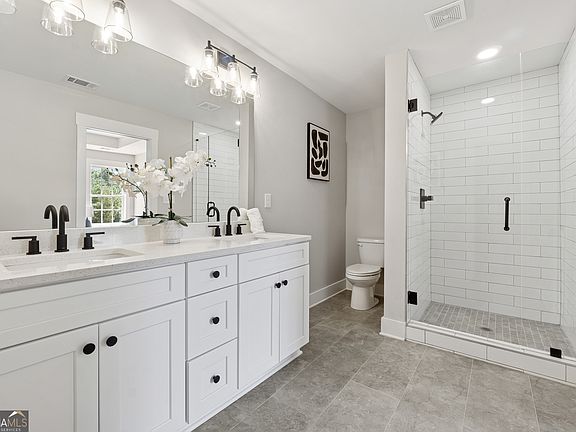 5th image of 2428 Mills Bnd