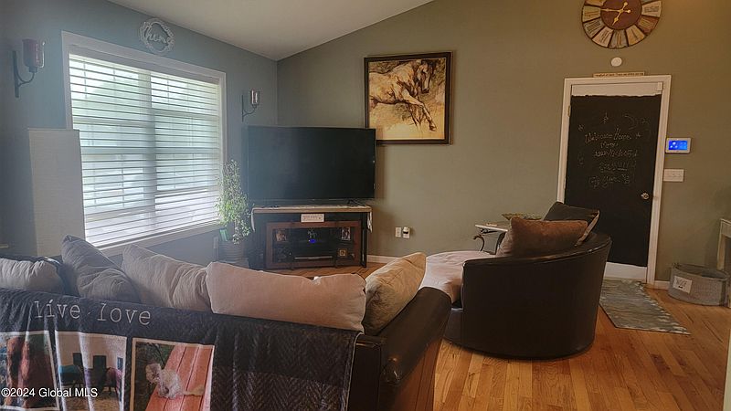 4th image of 13 Middleton Drive