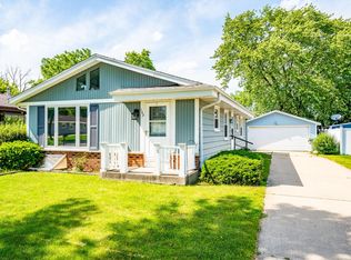 152 W Goldleaf Ave, Milwaukee, WI 53207