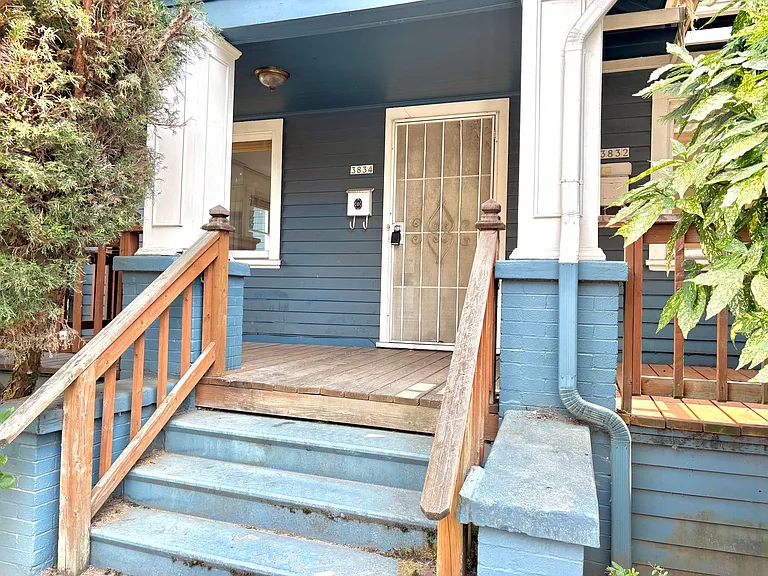 3832-3834 N Albina Ave — Photo 2