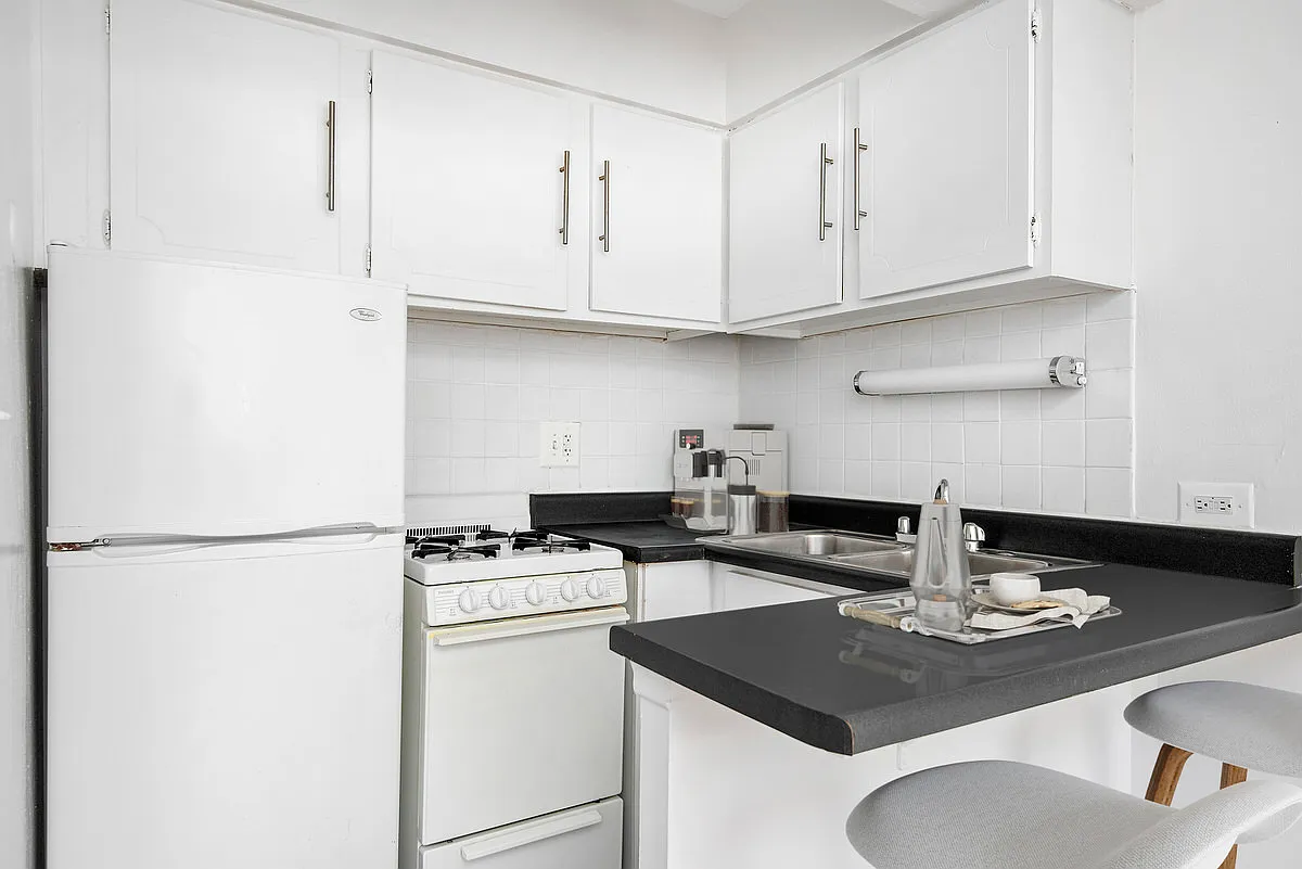 544 W. Melrose — Photo 2