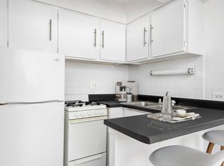 544 W. Melrose, Chicago, IL 60657