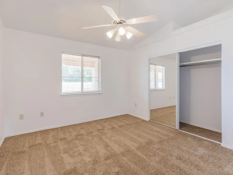 2400 Saguaro Loop — Photo 15