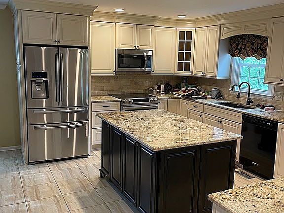 2nd image of 3317 Berkshire Cir