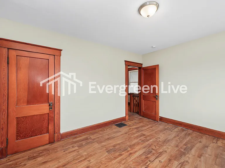3717 Woodbine Ave — Photo 10