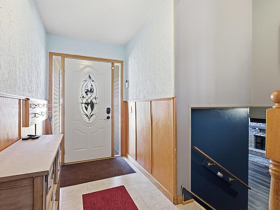 3rd image of 407 W Oak St