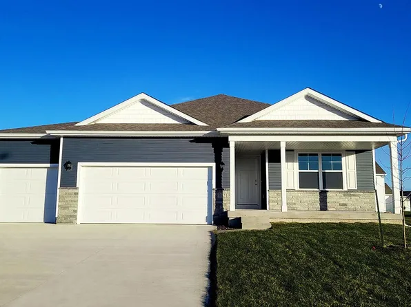 2889 Prairielight Dr, Hiawatha, IA 52233