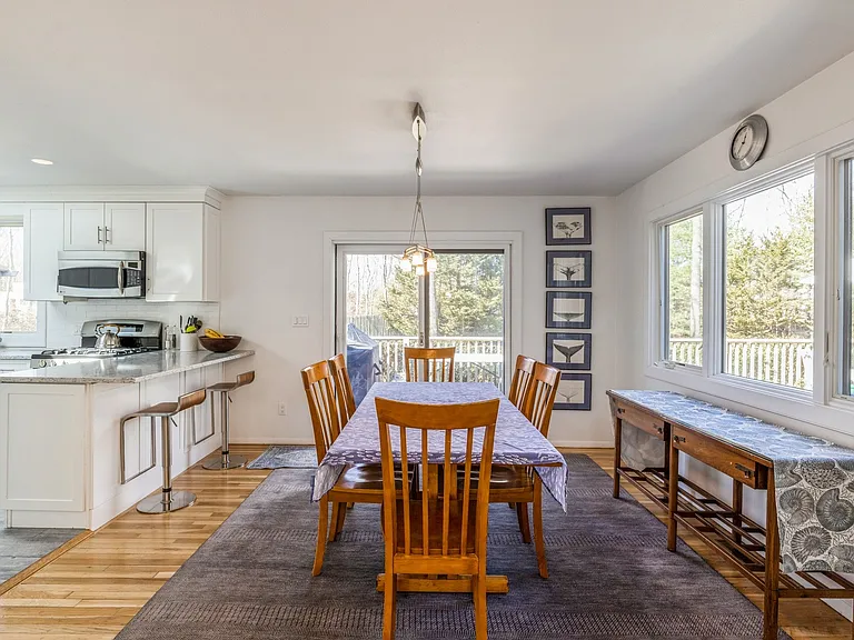 10 Oakwood Ct — Photo 4