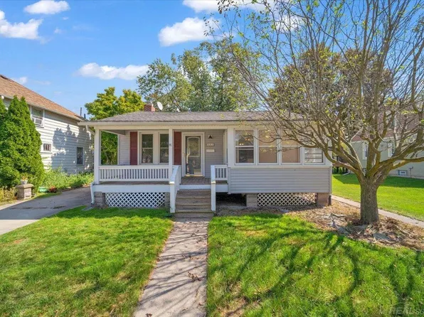 327 S Elizabeth St, Marine City, MI 48039