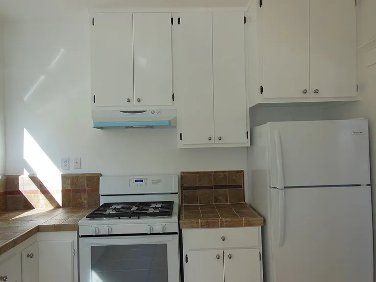 1280 N Ardmore Ave #1282 — Photo 10