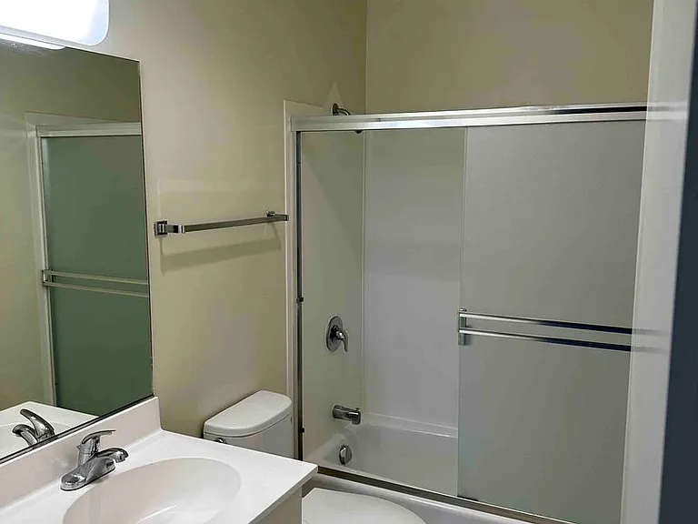2819 Derby St — Photo 12