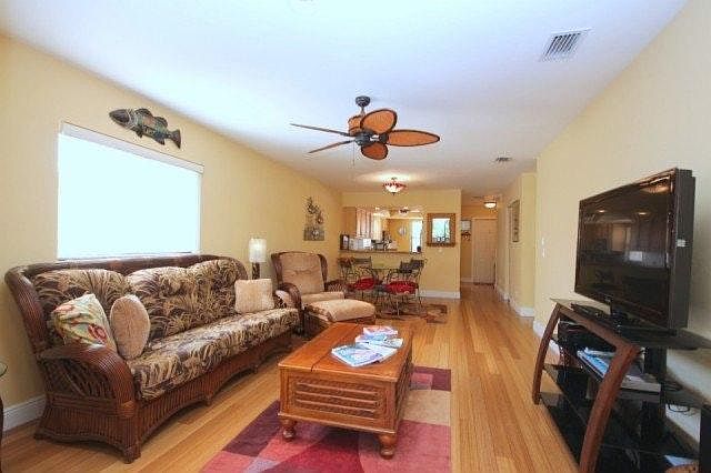 1st image of 10101 Maddox Ln