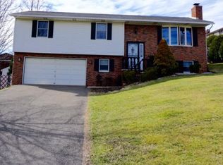 5 Oak View Dr, Johnson City, NY 13790