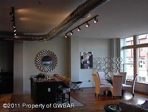 Dining Area w/Island