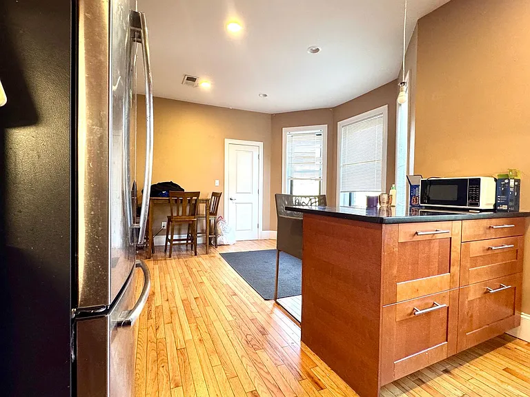28 Lothian Rd #2 — Photo 3