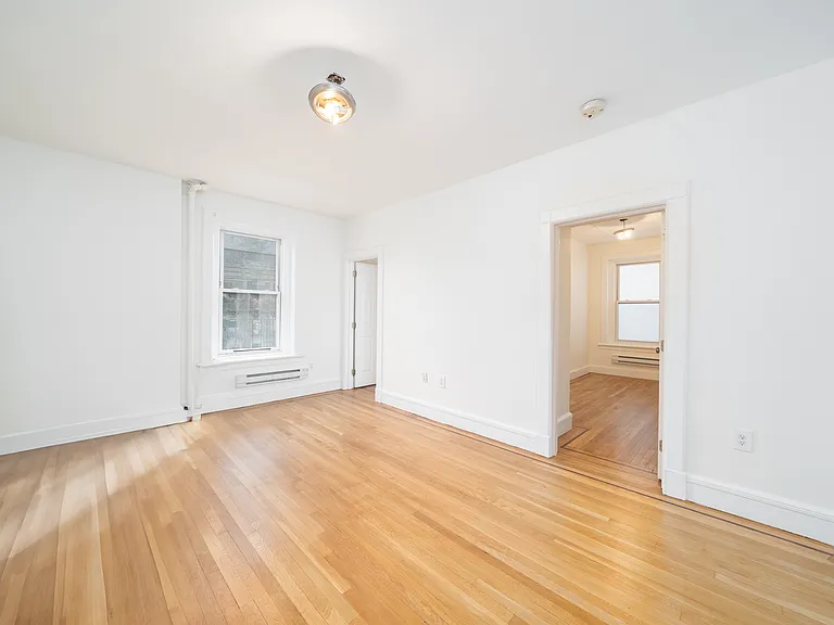 600 Willow Ave #4 — Photo 3