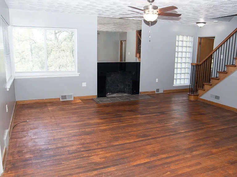 1223 Greenbrier Rd #1 — Photo 4
