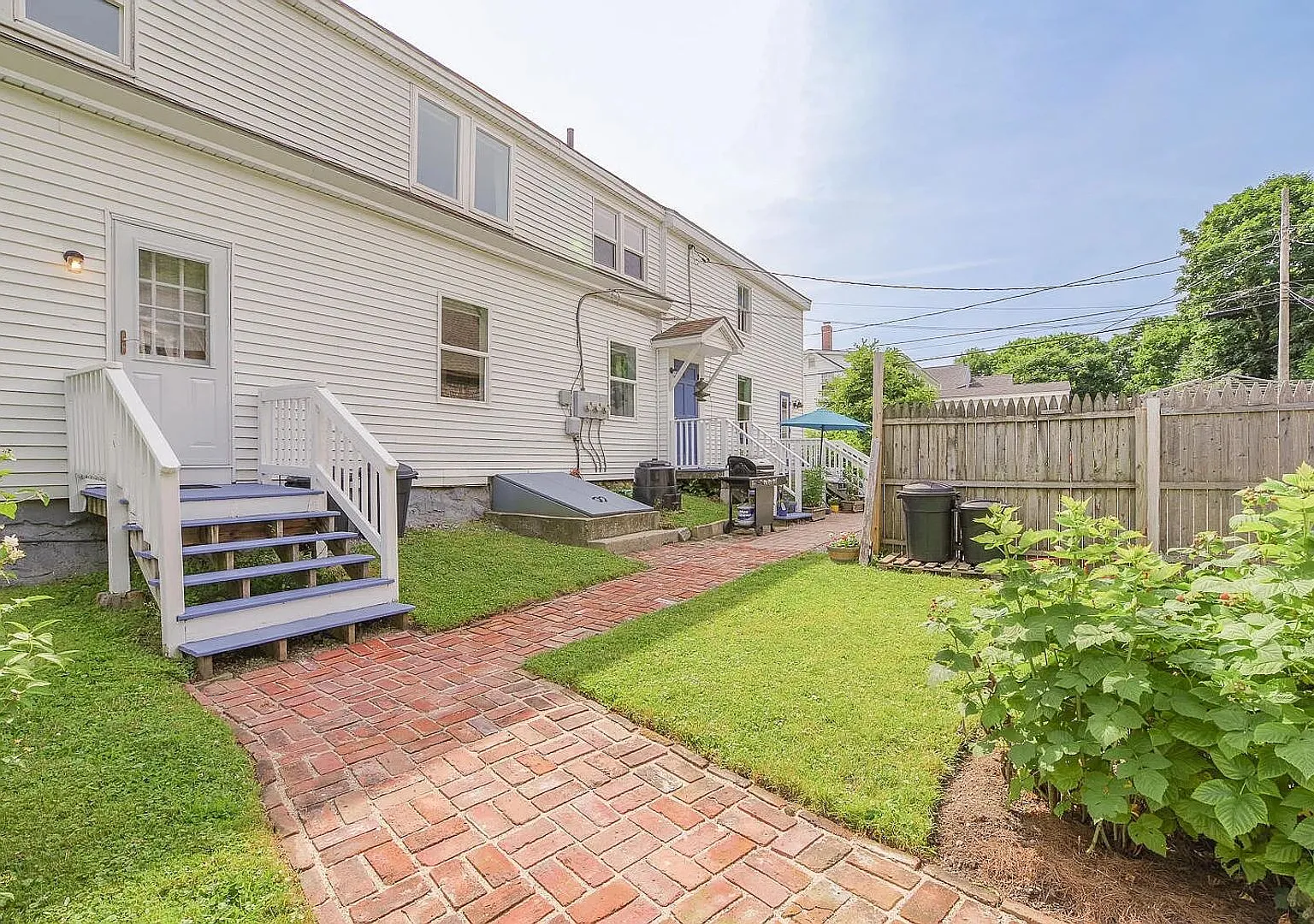Upgraded and renovated with parking and pets ok! Walk to Sandy Beach, Rockland Harbor and the boa... — Photo 1