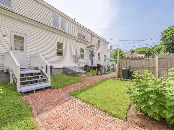 Upgraded and renovated with parking and pets ok! Walk to Sandy Beach, Rockland Harbor and the boa...