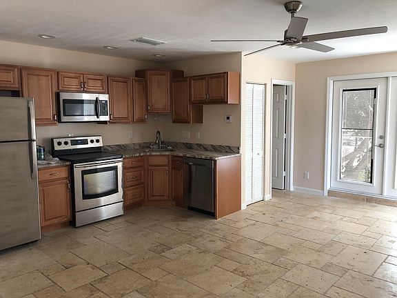 2nd image of 477 SE Riverside Dr